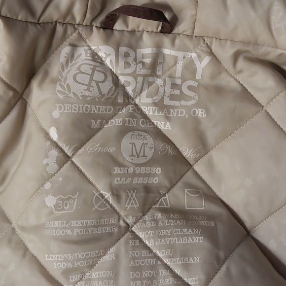 Betty Rides Snowboard Jacket w/ Detachable Fur Hood - Picture 10 of 10